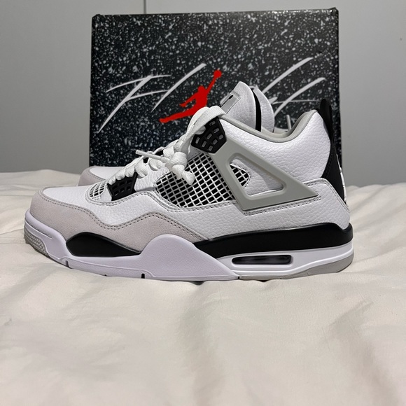 Jordan 4 - military black - Picture 1 of 7